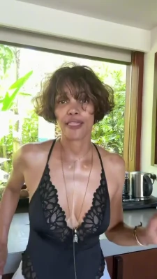 Halle Berry [ halle-berry-1 ] - Estoy aburrido, ¿quién me va a entretener? envíame un
