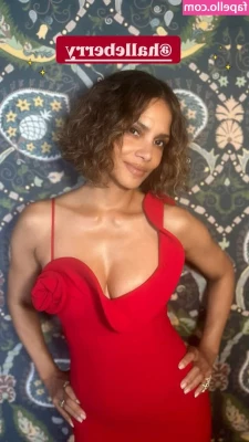 Halle Berry [ halle-berry-1 ] - Playing with some of my toys