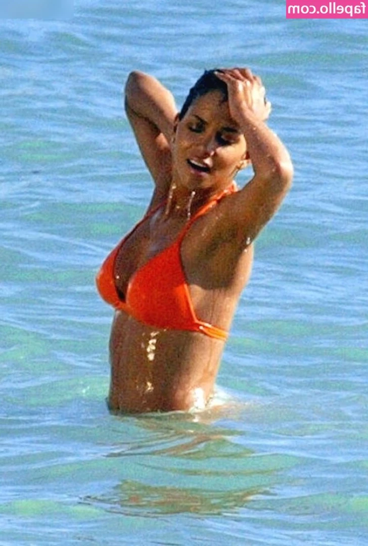 Halle Berry [ halle-berry-1 ] - Making bubbles 😉