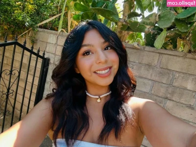 emi_demi [ emi-demi ] - swipe to see me fill up my pussy with this big dildo 🤤 check ur