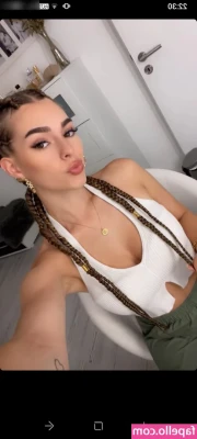 Fiona KJ [ fiona-kj ] - vibrating my clit while getting my back blown out 😍 i came so hard