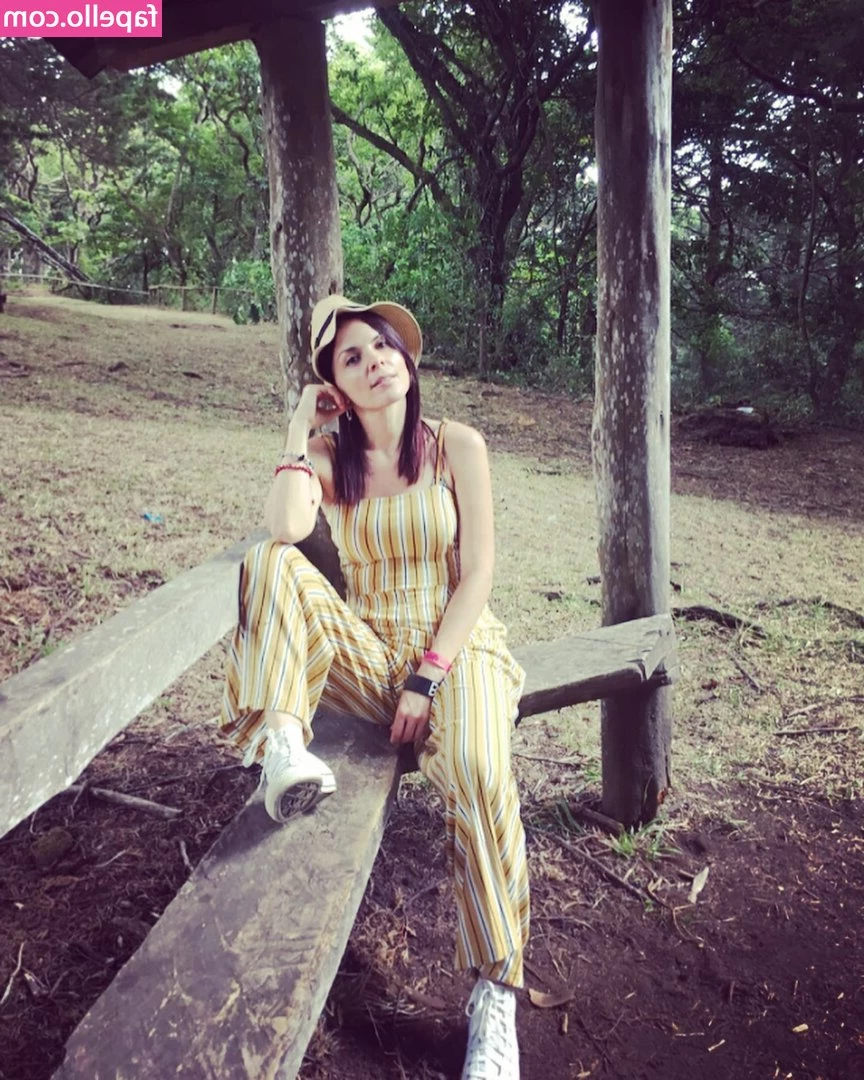 Ale Chavarria [ ale-chavarria ] - Feeling real cute