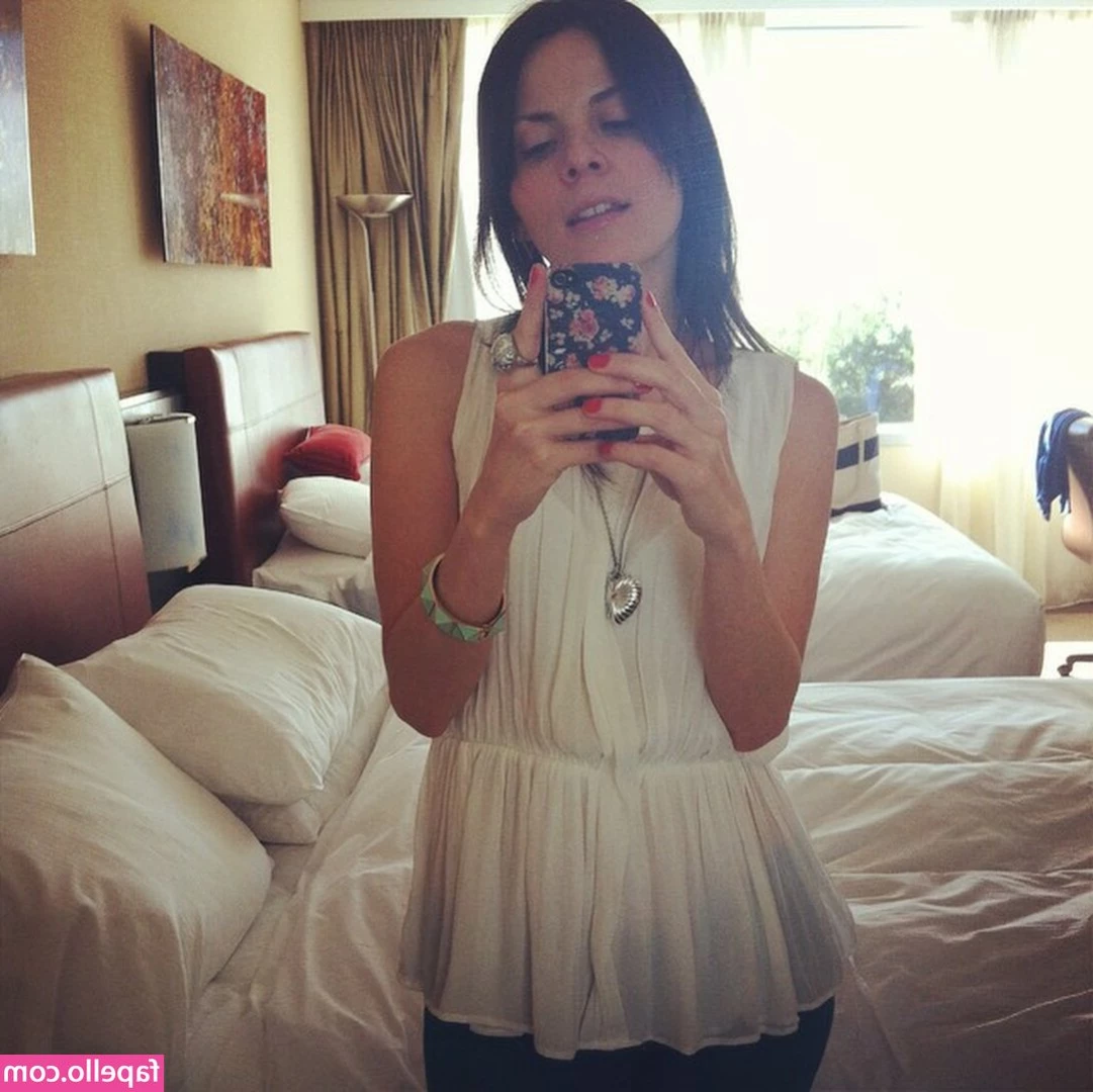 Ale Chavarria [ ale-chavarria ] - Hi my darlings!! Hope you enjoy the livestream if some of you missed