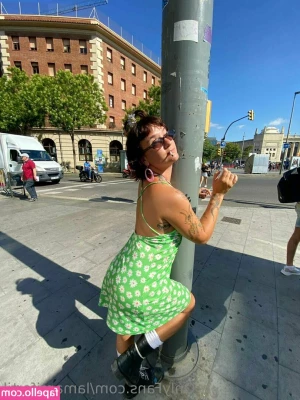 lamamifertil - show of hands who wants to be my new chair? 🙋‍♀️