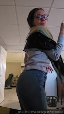 alicethroughwonderland - Would you have me riding you or bent over