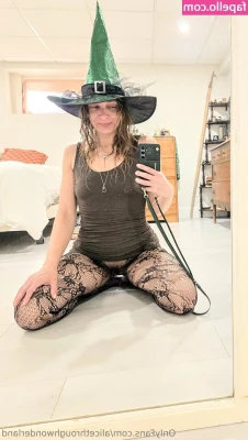 alicethroughwonderland - Cum here