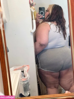 msmonibunni - 4.26.22 - I love when Chris is horny in the morning and softly wakes