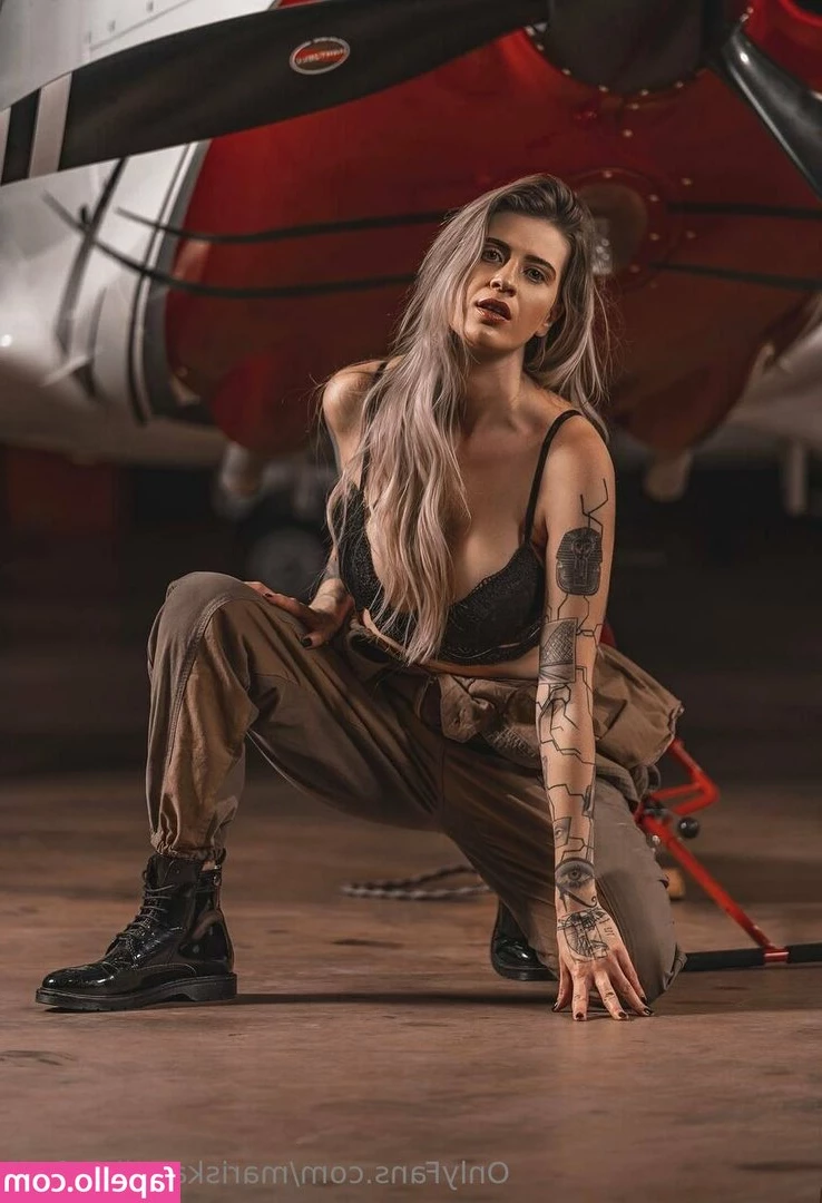 mariskavolkovfree - Occupe toi de mes pieds sales   Pendant mes vacances  je t appelle