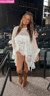 Alice M [ alice-m ] - Giving you some jiggle in GIF form