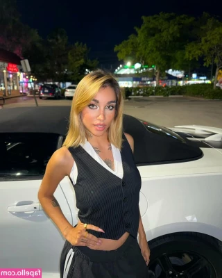 Maria Becerra [ maria-becerra ] - Which one of these outfits do you think I have brought for you all to