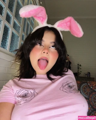 Rebeca Kamila [ rebeca-kamila ] - Hope you had a good weekend 👀