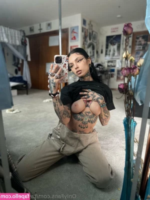 taylorwhitetv - I’m your present 💝 open me