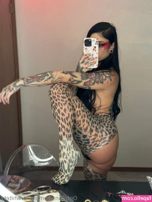 taylorwhitetv - I really should keep my clothes off the floor