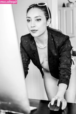 Rebecca Tun [ rebecca-tun-1 ] - Teasing you with my dress 😉