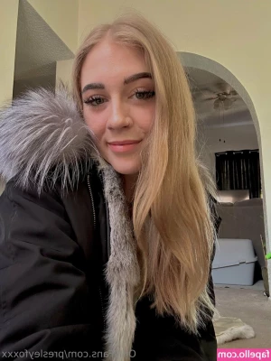 presleyfoxxx - Got a new butt plug  What do you think babe   here s a lil sneak peak