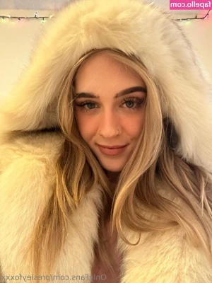 presleyfoxxx - How long would you last fucking me in this outfit? 😏