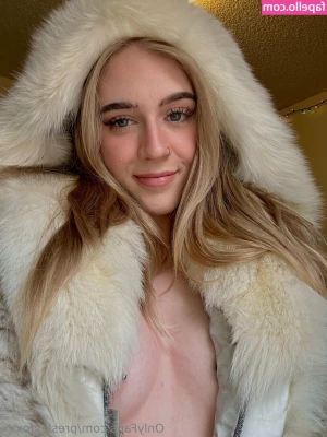 presleyfoxxx - Been a bad girl today 😇