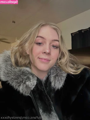 presleyfoxxx - Would you get on your knees and suck it?  Like 💓