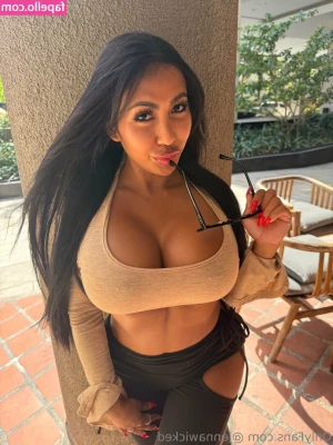 Jenna Wicked [ jenna-wicked-2 ] - Petite pipe bien baveuse comme d habitude 🤤