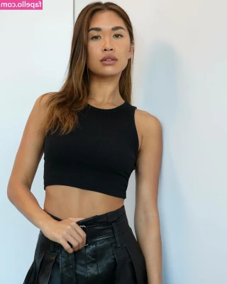 Jocelyn Chew [ jocelyn-chew-1 ] - Showing off my fat pussy and my sexy nail and toes   how does it look