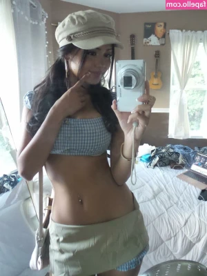 Sohanna Ricci [ sohanna-ricci ] - I'm in the mood for a good giggle...hit me in the DM with your best