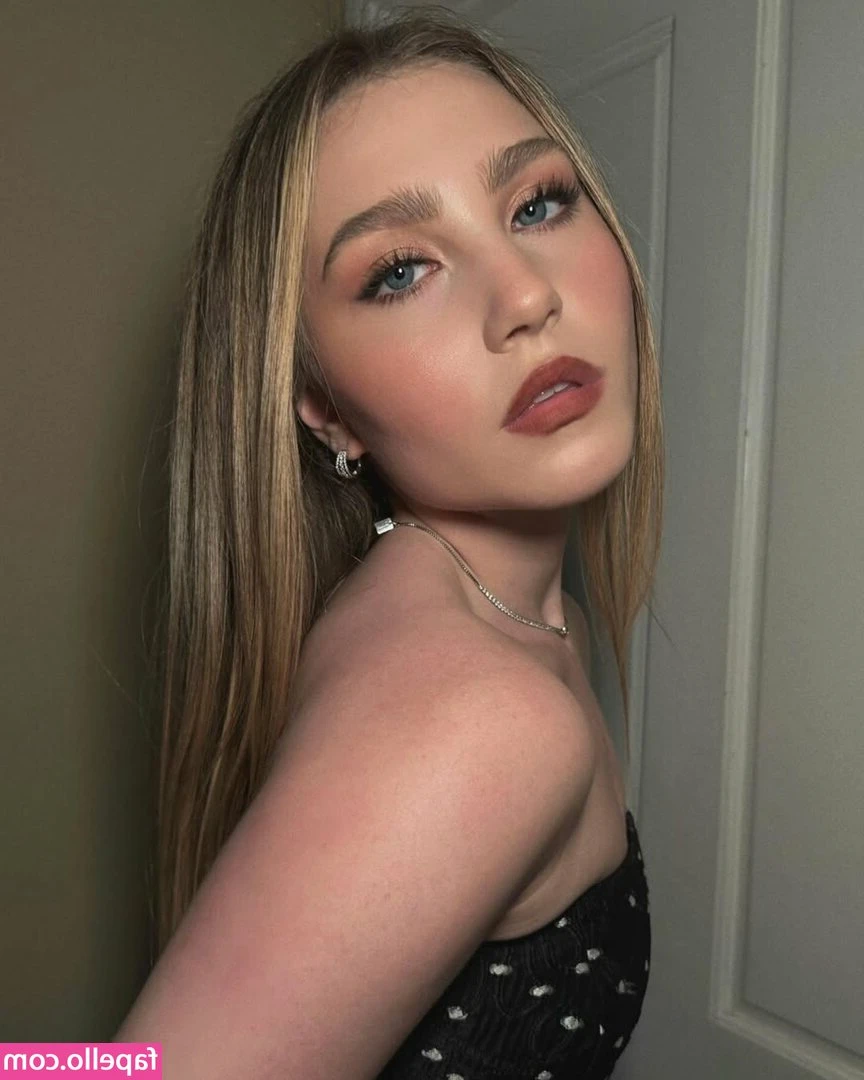 Ella Aiko Anderson [ ella-aiko-anderson ] - Start your Monday right 🖤😈 tip this post for a spicy suprise!