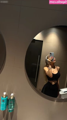 Carla Wiedbrauk [ carla-wiedbrauk ] - I moisturize my feet with cum