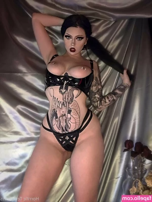 mischa-cleo-moore - Who wants to see some hot content with this sexy lady ? My first