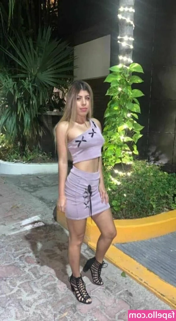 Angelica Pineda [ angelica-pineda ] - Stream started at 12/07/2022 11:04 pm  Hanging out at 6:00 PM EST:)