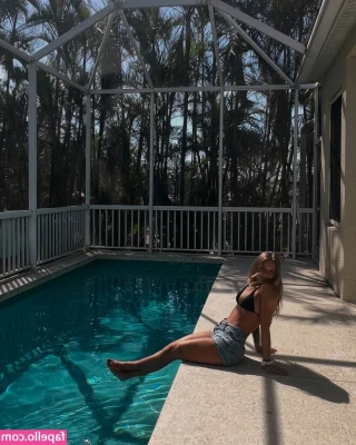 Sophia Condensa [ sophia-condensa ] - That arse is clean enough for you to lick