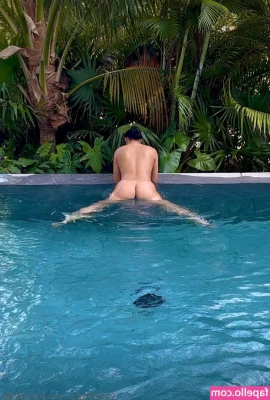 Kay Bella [ kay-bella ] - All wet and soapy .. someone cum and rub me 😈 If you want the