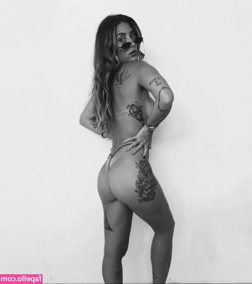 Flor Cussino [ flor-cussino ] - Being cute in some grey shorts and my bare tits!