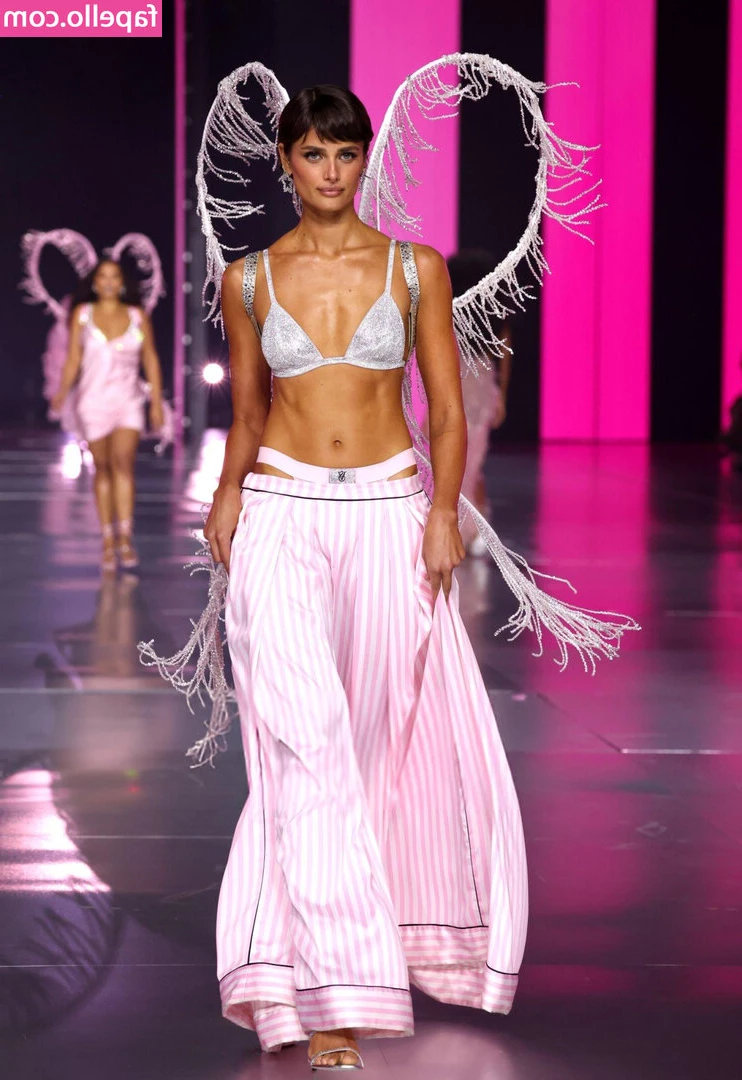 Taylor Marie Hill [ taylor-marie-hill ] - What would you do to me  if I was in front of you baby