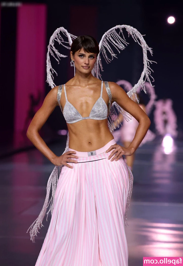 Taylor Marie Hill [ taylor-marie-hill ] - If you like this pic, I have a whole set from this shoot! Just ask