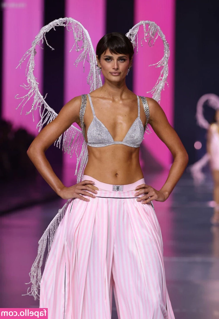 Taylor Marie Hill [ taylor-marie-hill ] - MADE IT AGAIN  ITS FriYay