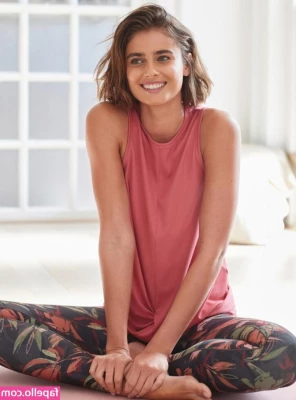 Taylor Marie Hill [ taylor-marie-hill ] - Want to know why Olivia sometimes takes so long in the bathroom