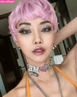 MeLoveMeAlot - Always suck my left titty. It’s closest to my heart. 👅