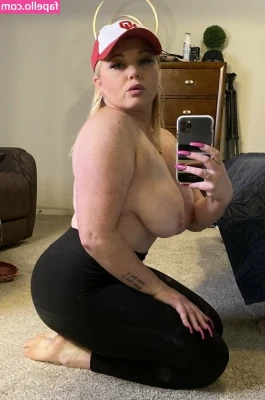 Katrina Thicc [ katrina-thicc ] - What suits me more? 🍓