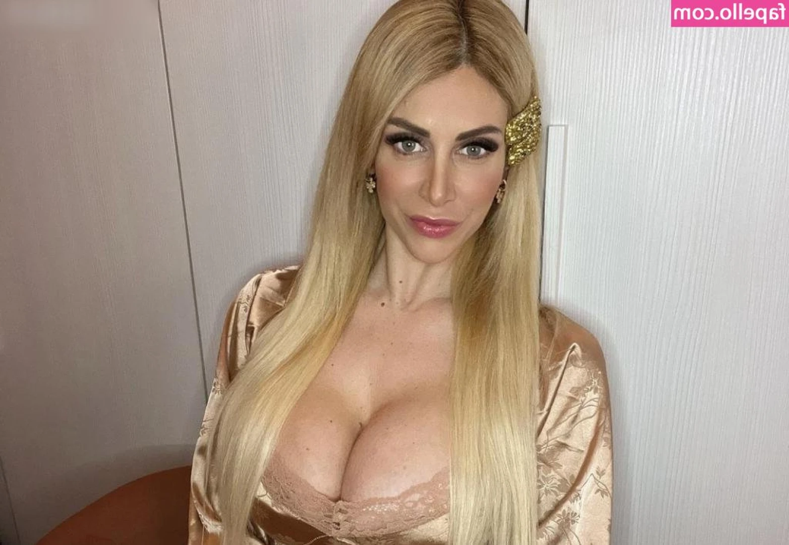 Paola Caruso [ paola-caruso ] - Now imagine the 𝖍𝖔𝖙, 𝖘𝖑𝖚𝖙𝖙𝖞