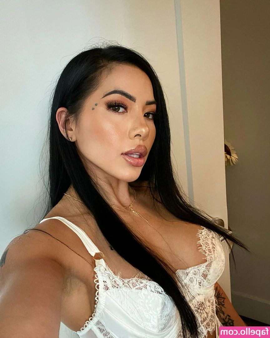 lilkymchiii [ lilkymchiii-2 ] - Looking down my pants