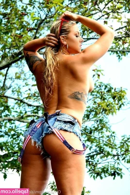themotleymonroe - Rosy Pinheiro Going Out With A Boy From The Gym. (Gabriel Melo's