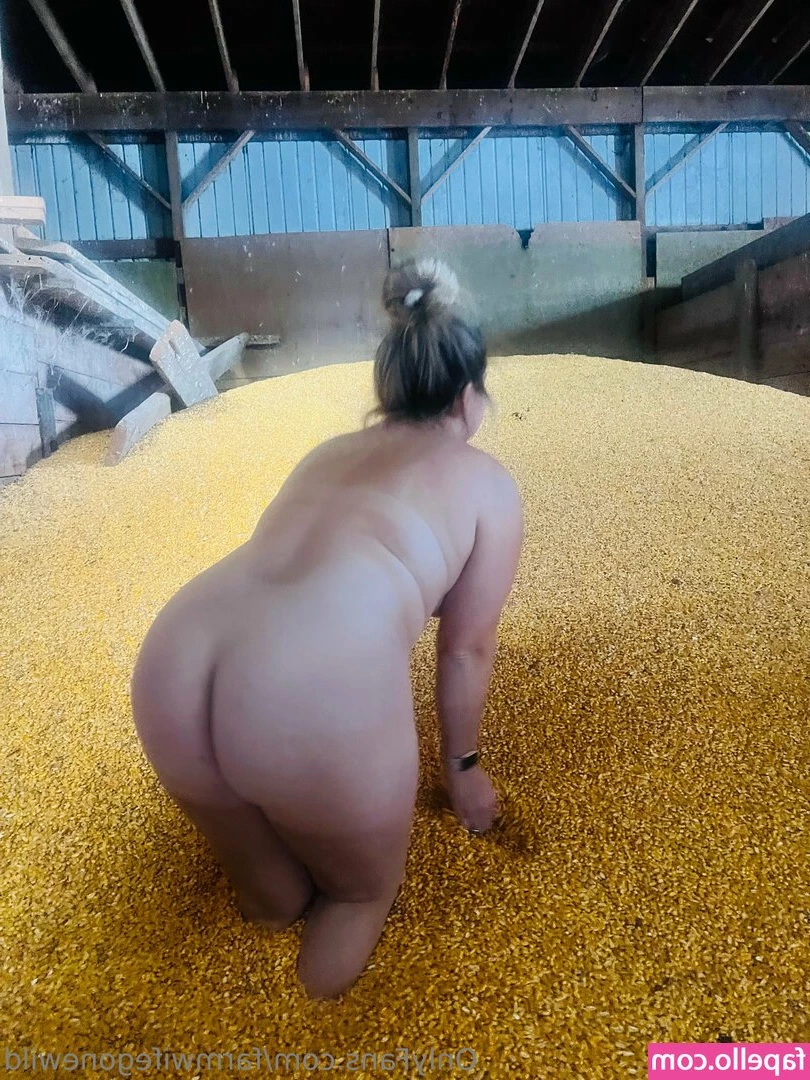 farmwifegonewild - good morning from your petite little princess 💗🪽