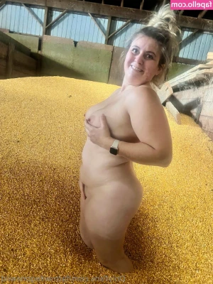 farmwifegonewild - Fuck me with my legs up, i can even hold them up for you😚💖