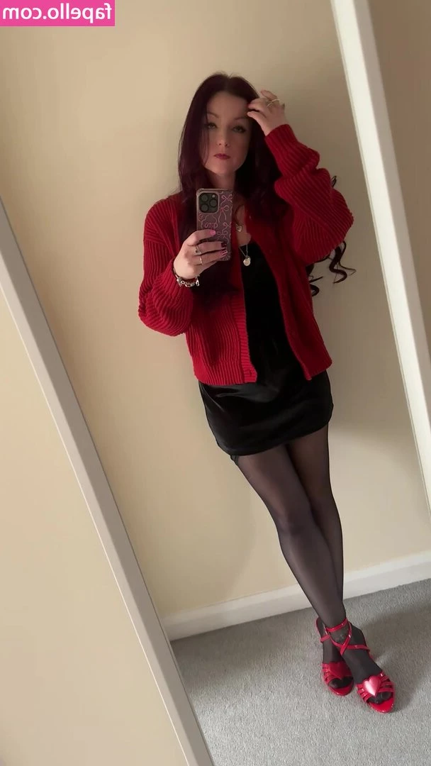 Carla-Anne Bloom [ carla-anne-bloom ] - Feeling playful 😈 did you watch any of my shows today?! 😝
