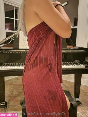Annabell Lee [ annabell-lee ] - Pick a position to fuck me in 😊 Escolhe uma posição pra me foder