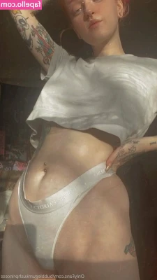 Bubblegumkushprincess - 5 pics Loooooong legs & pedicure pics