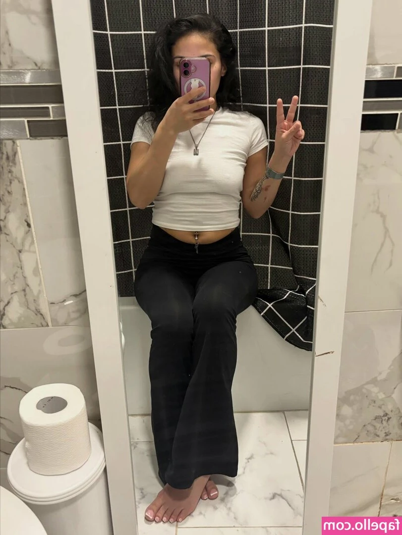 shexbeautiful - Moon Burst is glowing with sexual desires.