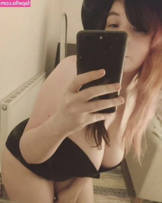 MCSmallyy - Sometimes I just like to get in the camera and admire how soft I am