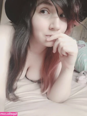 MCSmallyy - If you noticed my armpit before my nipple you’re a broken beta.