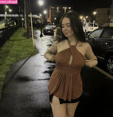 Allie Spone [ allie-spone ] - Evening out my tan...